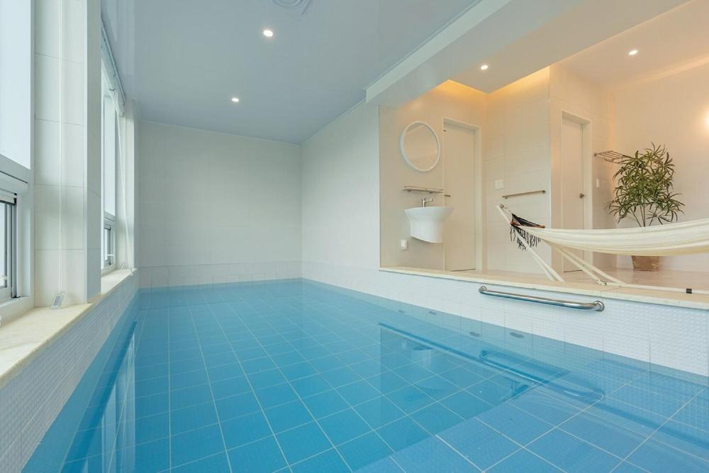 Private Gangneung Pool Villa Bagian luar foto